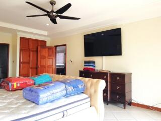 Large 2 bedroom Condo in Jomtien