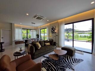 3 Bedrooms Villa / Single House in Panalee Banna Huay Yai H011746
