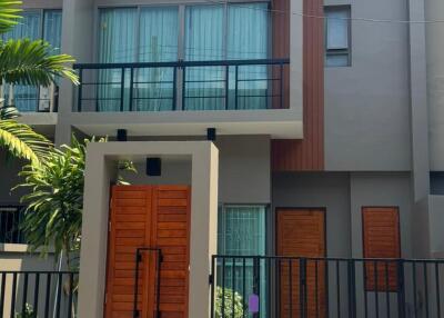 Spacious Townhouse in Chalong