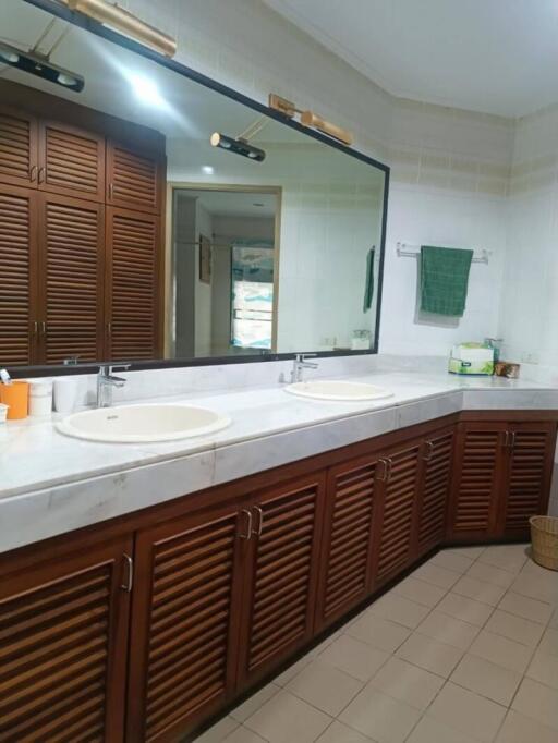 Spacious bathroom with double vanity and large mirror