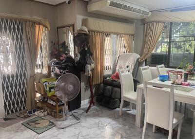 Spacious and furnished living room with air conditioning and marble flooring