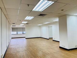 For Sale and Rent Bangkok Office Sukhumvit 21 BTS Asok MRT Sukhumvit Watthana