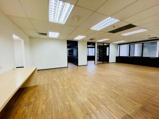 For Sale and Rent Bangkok Office Sukhumvit 21 BTS Asok MRT Sukhumvit Watthana