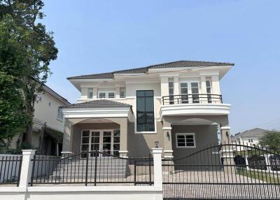 For Sale and Rent Samut Prakan Single House Krisada City Lake & Park Thepharak Bang Phli