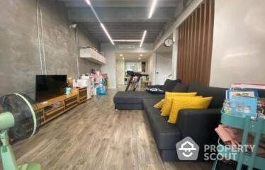 3-BR Townhouse near BTS Saphan Khwai