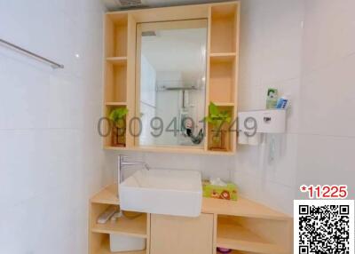 Modern Bathroom with Mirror and Sink