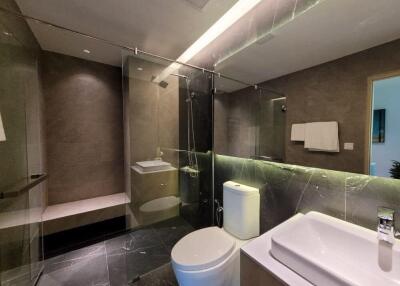 Modern bathroom with shower and marble finishes