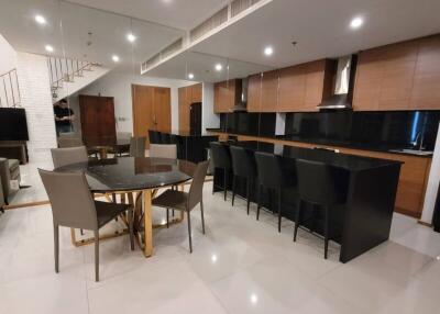 Modern kitchen with dining table and breakfast bar in a well-lit room