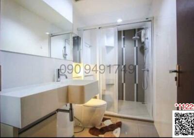 Modern Bathroom with Shower and Vanity