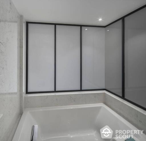 3-BR Condo at Muniq Sukhumvit 23 near MRT Sukhumvit