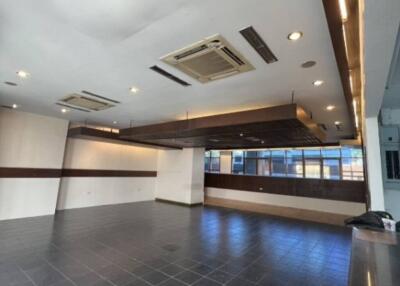 Prime Thong Lo Panjit Tower on Main Road 200SQM Retail/Restaurant opportunity