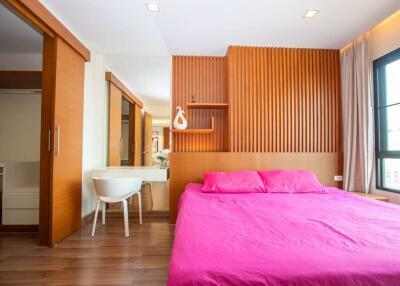 Luxurious 10th Floor One-Bedroom Condo for Sale at Shine Condominium