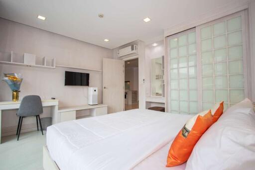 Beautiful 1 BR Condo to Rent at S Condominium, Siri Mangkalajarn Rd