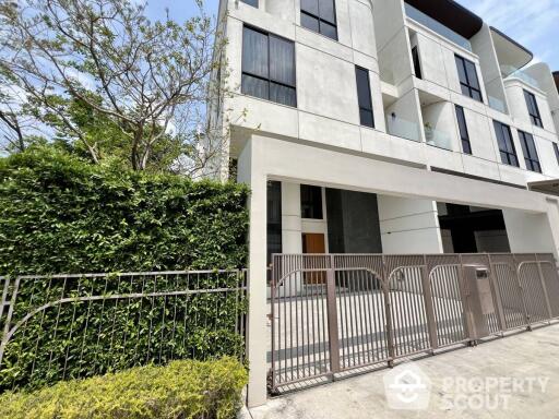 3-BR Townhouse at Demi Sathu 49 in Bang Phong Phang