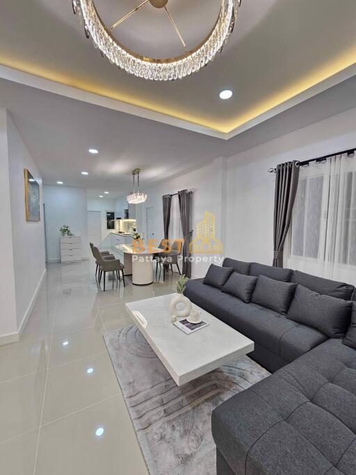 3 Bedrooms Villa / Single House in Rattanakorn 15 East Pattaya H011756