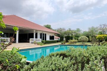 3 Bedroom Charknok Grand Villa in East Pattaya