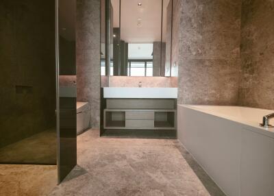 Modern bathroom with elegant finishes
