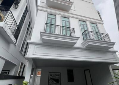 5-BR House at Maison Blanche – Sukhumvit 67 near BTS Phra Khanong