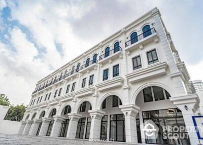 Shophouse for Sale in Dusit