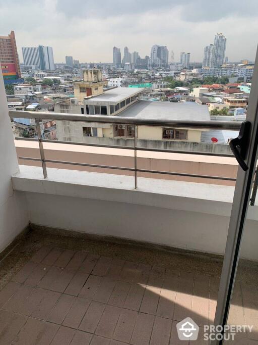 2-BR Condo at River Heaven Chareonkrung in Bang Kho Laem