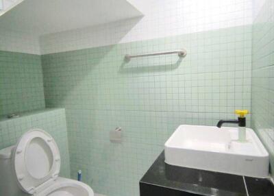 2-BR Townhouse near BTS Udom Suk