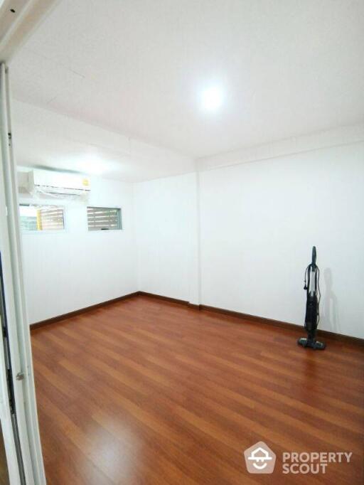 2-BR Townhouse near BTS Udom Suk