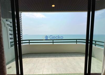 3 Bedrooms Condo in Sunset Height Condominium Na Jomtien C011520