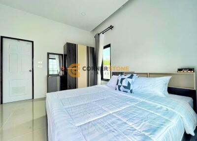 บ้านหลังนี้มี 3 ห้องนอน  อยู่ในโครงการชื่อ Rattanakorn 17 East Pattaya  ตั้งอยู่ที่