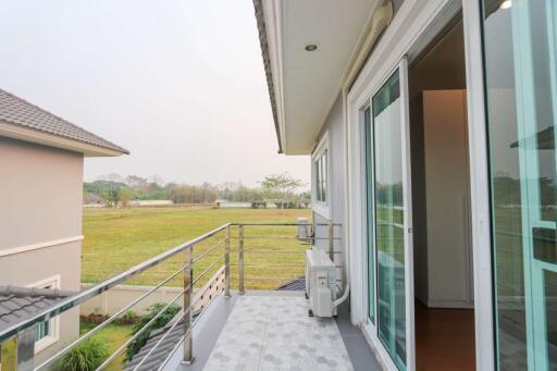 “Spacious 5-Bed House for Rent in Family-Friendly Thanaporn Park Home 5”