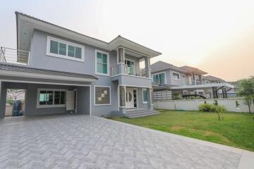 “Spacious 4-Bed House for Rent in Family-Friendly Thanaporn Park Home 5”