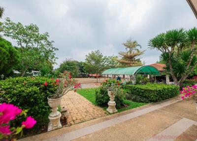 5 Bed House For Sale In East Pattaya - Not In A Village