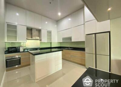 3-BR Penthouse at Circle Condominium near MRT Phetchaburi