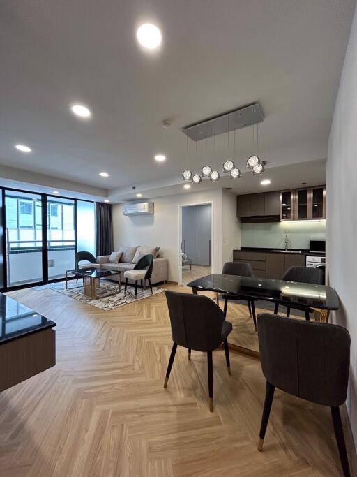 2 bed Condo in Las Colinas Khlong Toei Nuea Sub District C020933