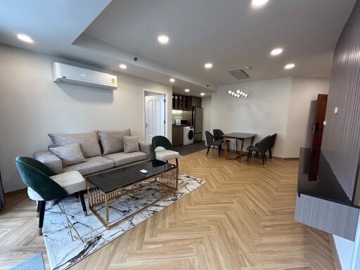 2 bed Condo in Las Colinas Khlong Toei Nuea Sub District C020933