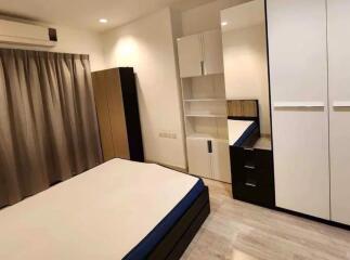 2 bed Condo in Ideo Mobi Sathorn Banglamphulang Sub District C020930