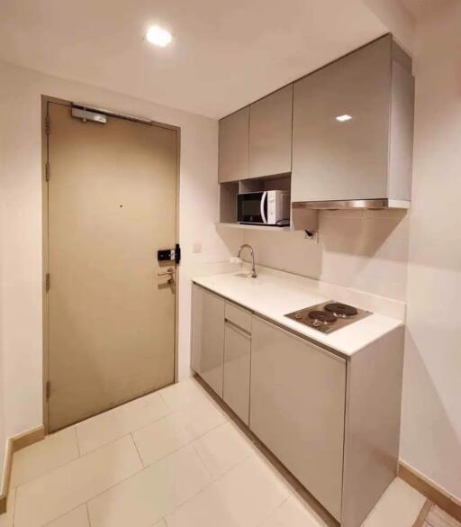 2 bed Condo in Ideo Mobi Sathorn Banglamphulang Sub District C020930