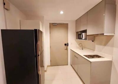 2 bed Condo in Ideo Mobi Sathorn Banglamphulang Sub District C020930