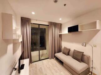 2 bed Condo in Ideo Mobi Sathorn Banglamphulang Sub District C020930