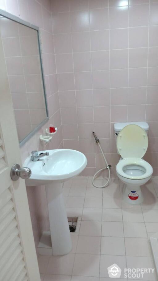 Studio Condo at 38 Mansion Condominium 38 near BTS Ekkamai (ID 399854)