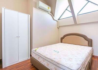 3 bed Duplex in Fair Tower Phra Khanong Sub District D017389