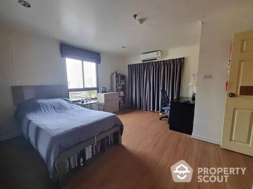 2-BR Condo at Lumpini Ville Phahol-Suthisarn near BTS Saphan Khwai