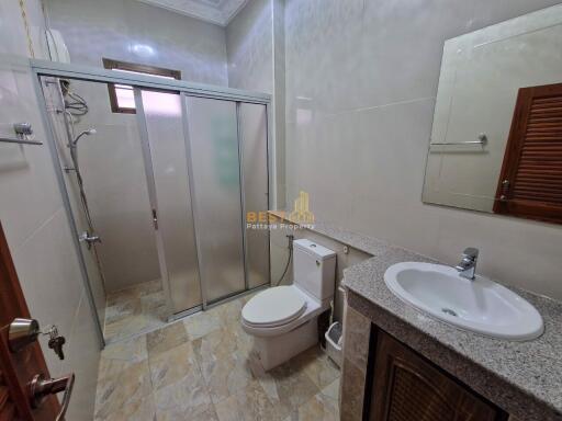 3 Bedrooms Villa / Single House in Ponthep 6 East Pattaya H011762