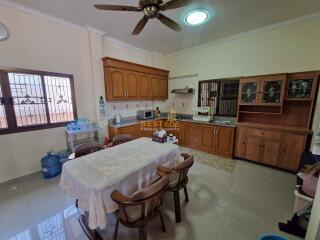 3 Bedrooms Villa / Single House in Ponthep 6 East Pattaya H011762