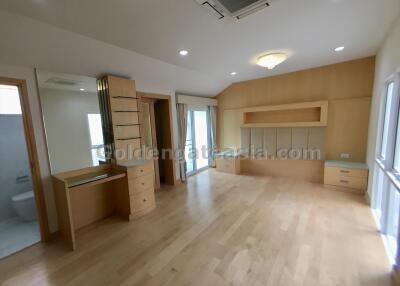4-Bedrooms Townhouse - Thong Lo BTS