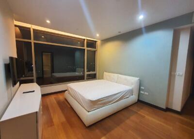 2 Bedroom in Oriental Residence Wireless Road For Rent