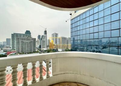 United Tower  Spacious 3 Bedroom Condo in Thonglor