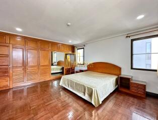 Le Premier 1  Spacious 2 Bedroom Condo For Rent in Asoke