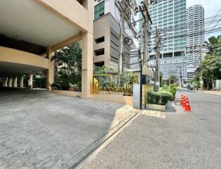 Le Premier 2  Spacious 4 Bedroom Duplex Penthouse in Thonglor