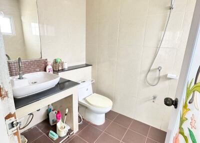 Spacious bathroom with modern amenities