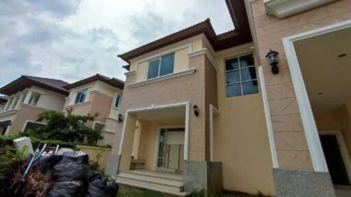 Exterior view of a modern residential home